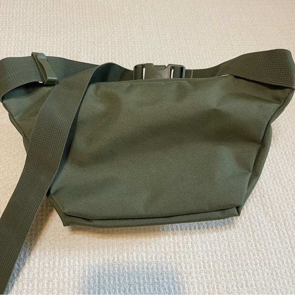 Herschel Supply Co. Seventeen Hip Pack Green - Picture 2 of 8